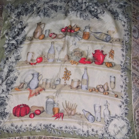 Vintage silk scarf with a story - Picture 1 of 5